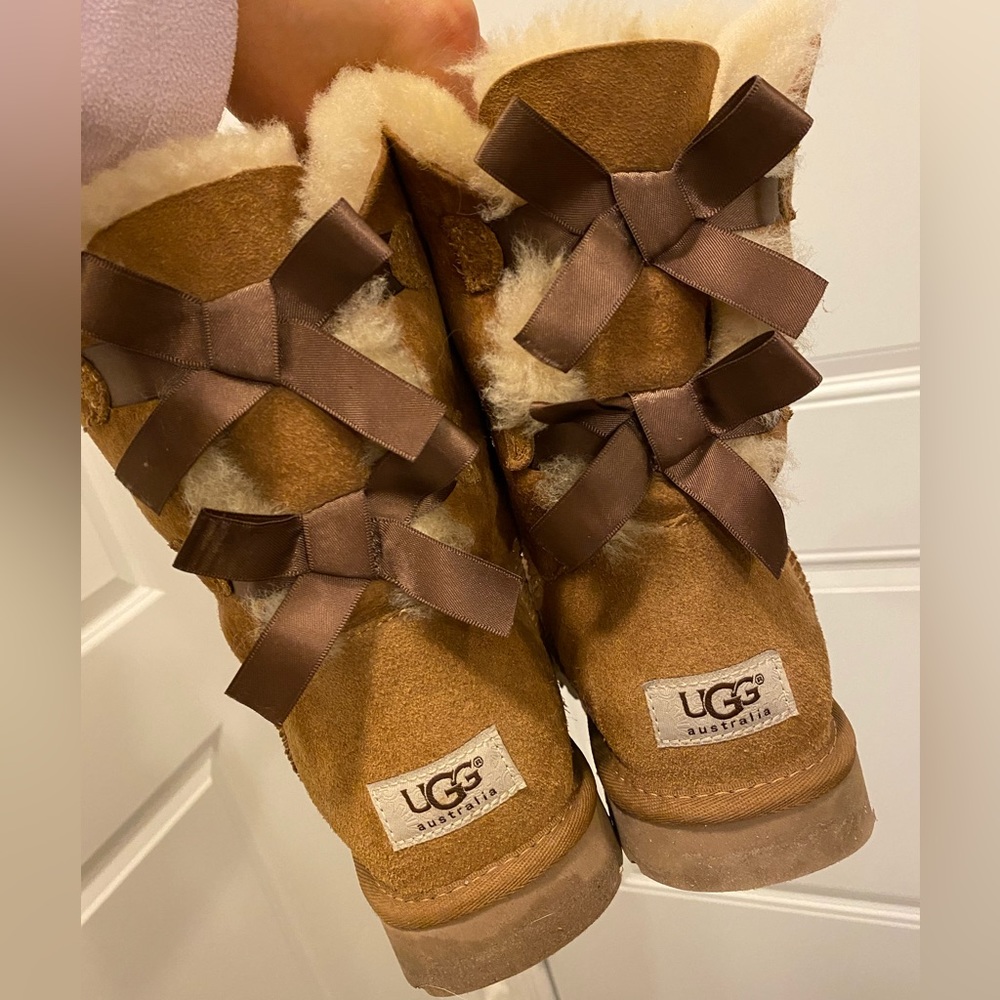 ❌SOLD❌ UGG Bailey Bow II Chestnut